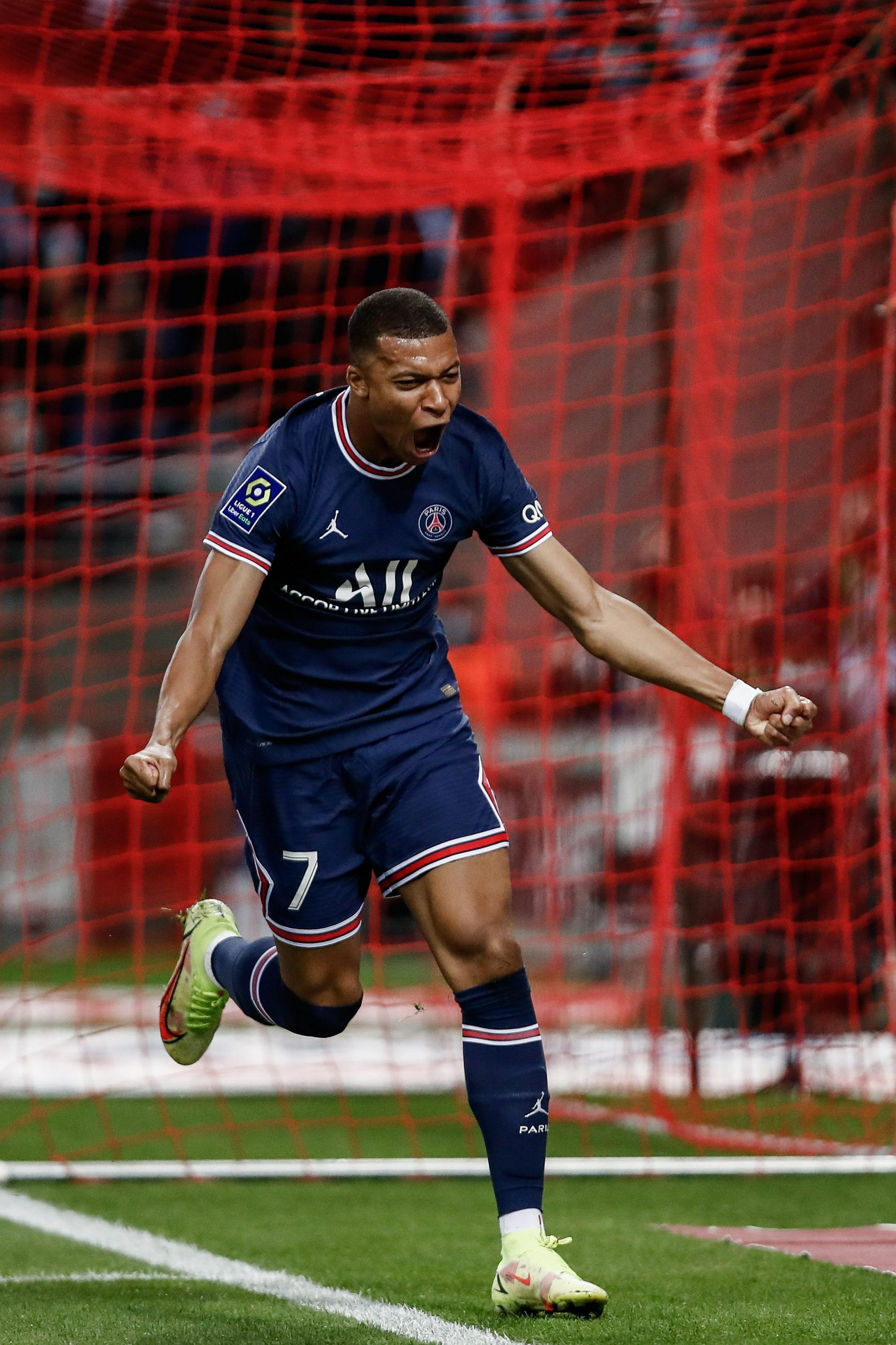 西媒：欧足联国家系数只排第三，西甲第五个欧冠名额危险了（西甲第五个欧冠席位告急：欧足联国家积分仅列第三）