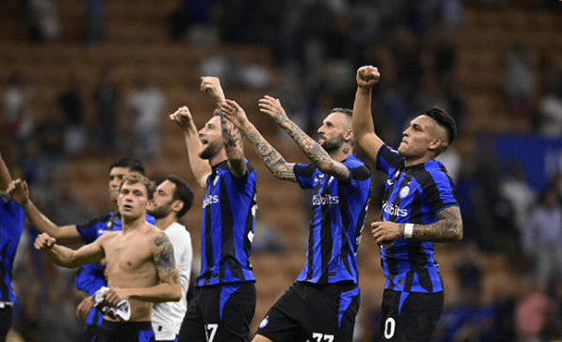 卡尔数据：3次射门打入1球，58次传球送出1次助攻（卡尔高效发挥：3射斩1球，58次传球奉献1助攻）