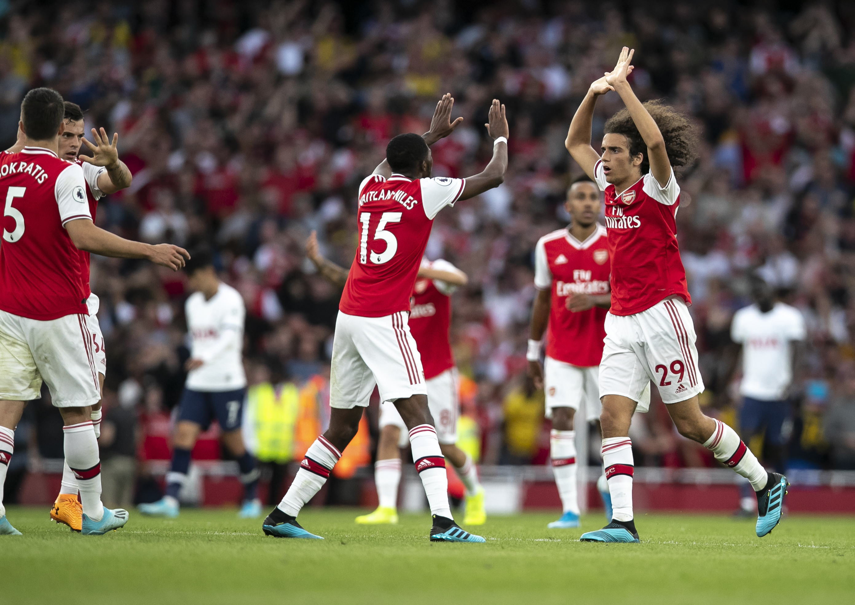 湖人生涯最强一战！斯玛特狂轰8记三分砍26分创赛季新高