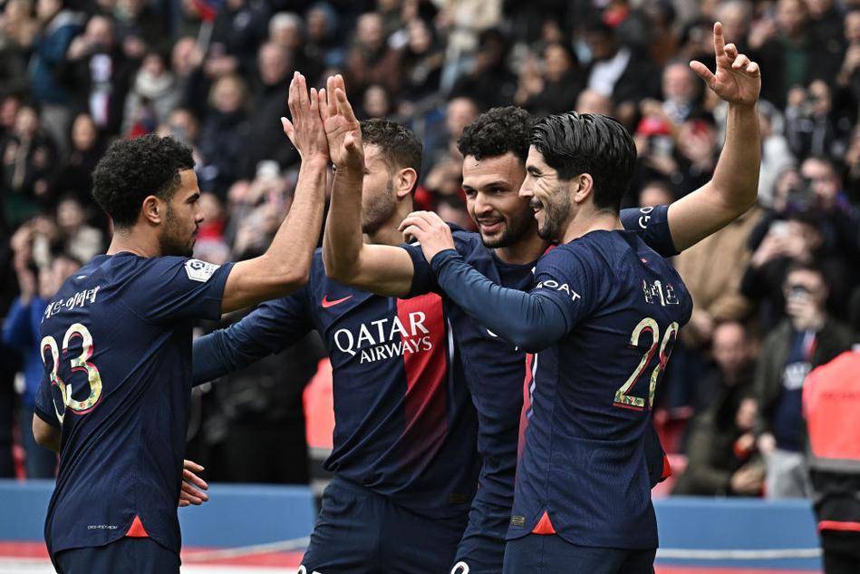 与4结缘，多特5轮欧冠联赛有4轮打入4球，剩下1轮被曼城进4球（多特与数字4难解难分：欧冠5轮中4场各进4球，另1场被曼城灌4球）