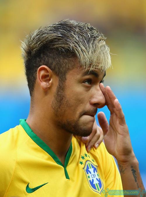 足球英超球迷怒喷转播商调整赛程（英超球迷怒批转播商调整赛程）