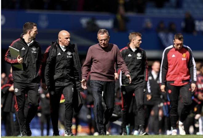 广东男篮主场负于山西，失误频繁，磨合不足，首战失利，需加强调整。