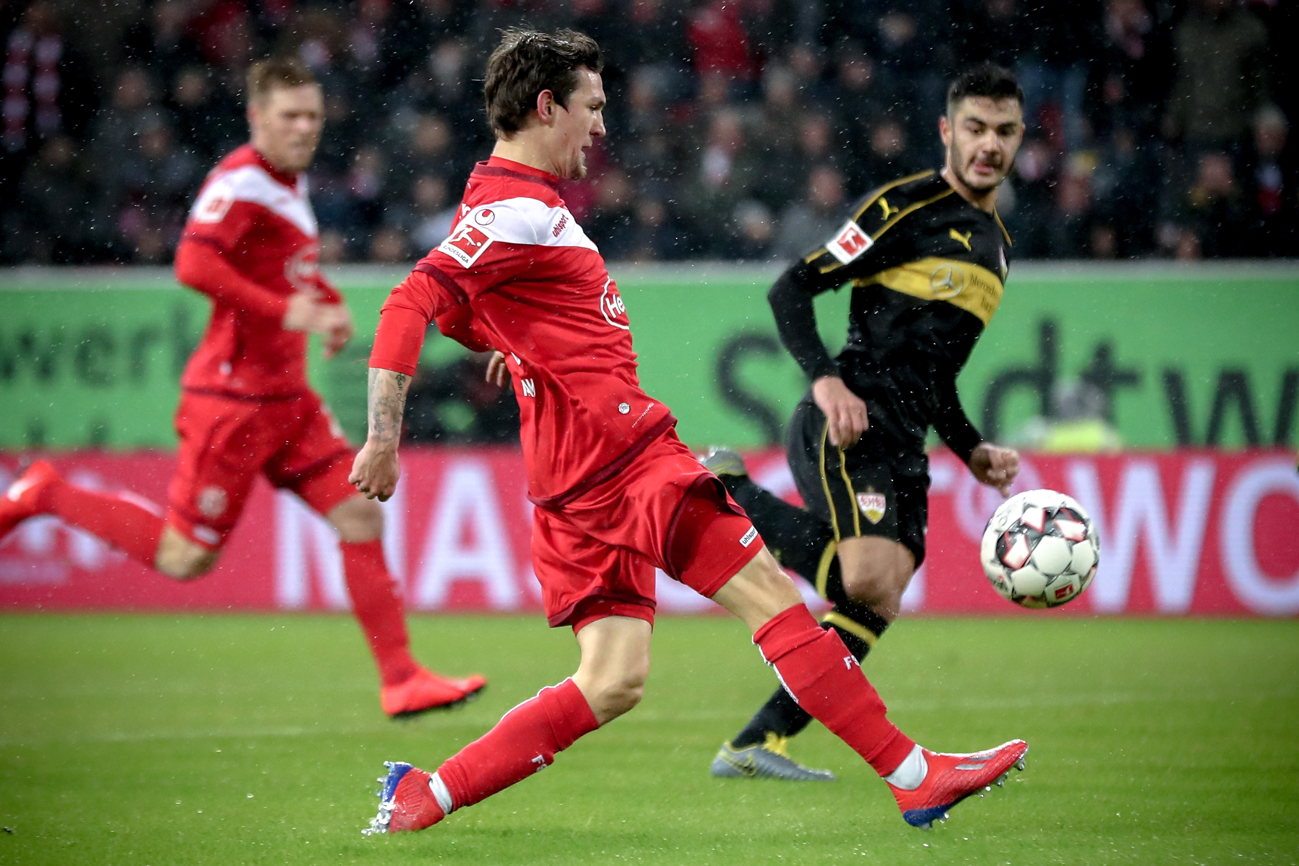 加蓬足协：奥巴梅扬左大腿后侧受伤，将缺席与喀麦隆的揭幕战（加蓬足协通报：奥巴梅扬左大腿后侧受伤，无缘对喀麦隆的揭幕战）