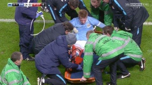 利物浦本赛季状态低迷，引援失误和阵容问题导致萨拉赫被冷宫，球队内部矛盾加剧。