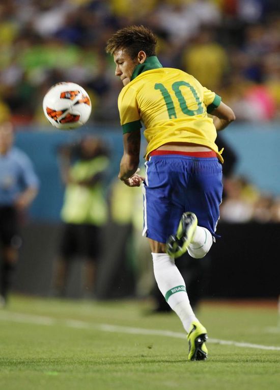 弗赖堡门将阿图博卢：诺伊尔是最伟大门将，他改变了这项运动（弗赖堡门将阿图博卢：诺伊尔是史上最佳门将，重塑了这项运动）