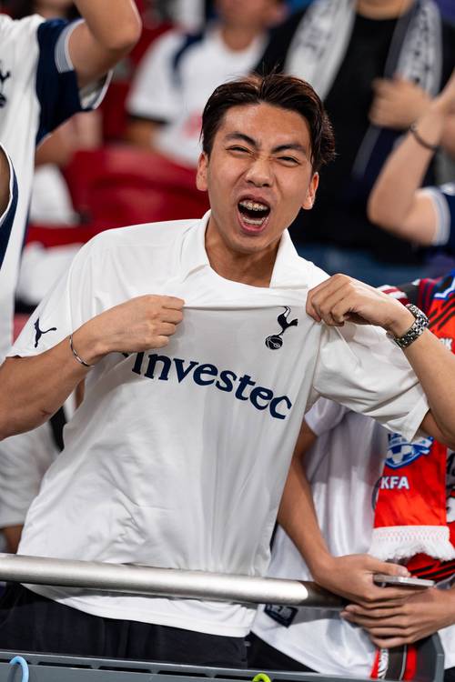 维拉客场4-3逆转布莱顿，终结其英超主场不败纪录，升至第三名。